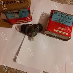 Cylindre de frein arrière droit - PEUGEOT 404 - 4402.22- thumb-1