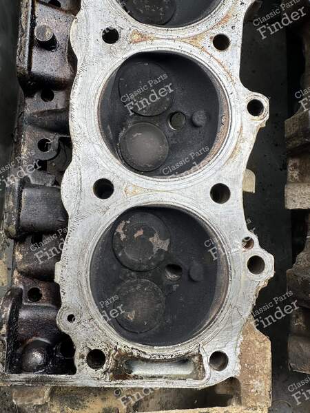 3.5 V8 Engine Cylinder Heads - LAND ROVER Range Rover - 4