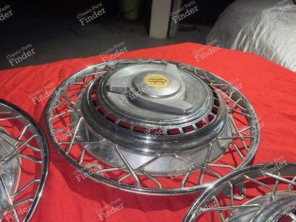 Ein Set zu 4 Radkappen mit Schmetterlingen - CITROËN DS / ID - 4