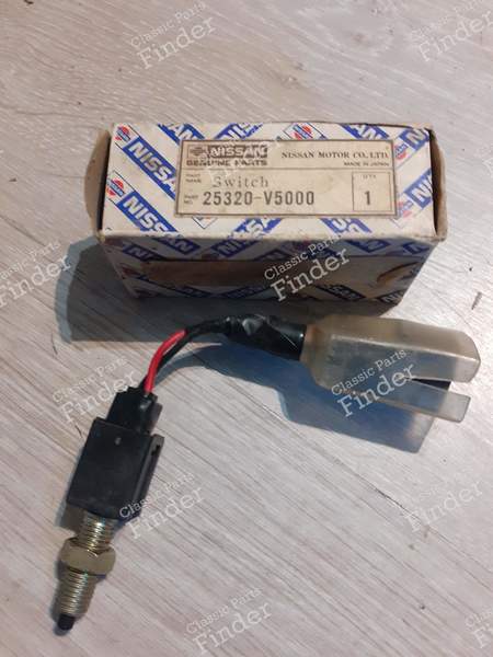 Brake light switch - NISSAN Vanette (C22) - 25320V5000- 0