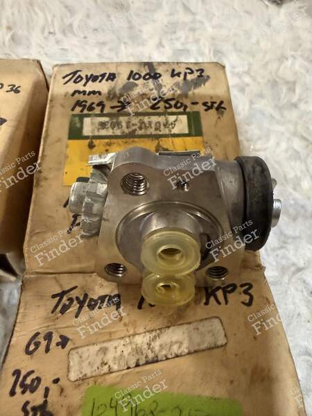 A pair of Front Brake Wheel cylinder - TOYOTA Publica / 1000 (P30/P50) - 47510-19035- 0