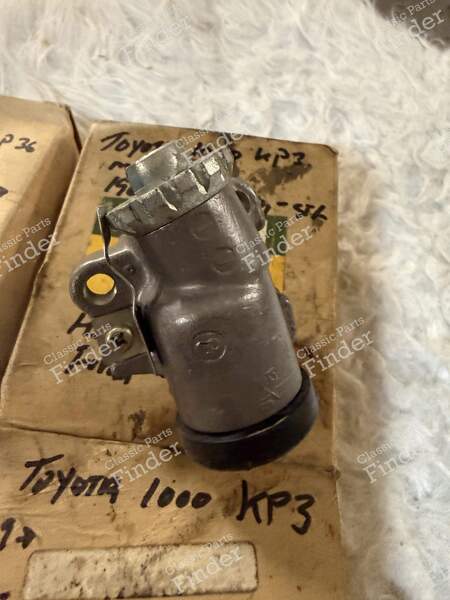 A pair of Front Brake Wheel cylinder - TOYOTA Publica / 1000 (P30/P50) - 47510-19035- 1