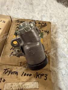 A pair of Front Brake Wheel cylinder - TOYOTA Publica / 1000 (P30/P50) - 47510-19035- thumb-1
